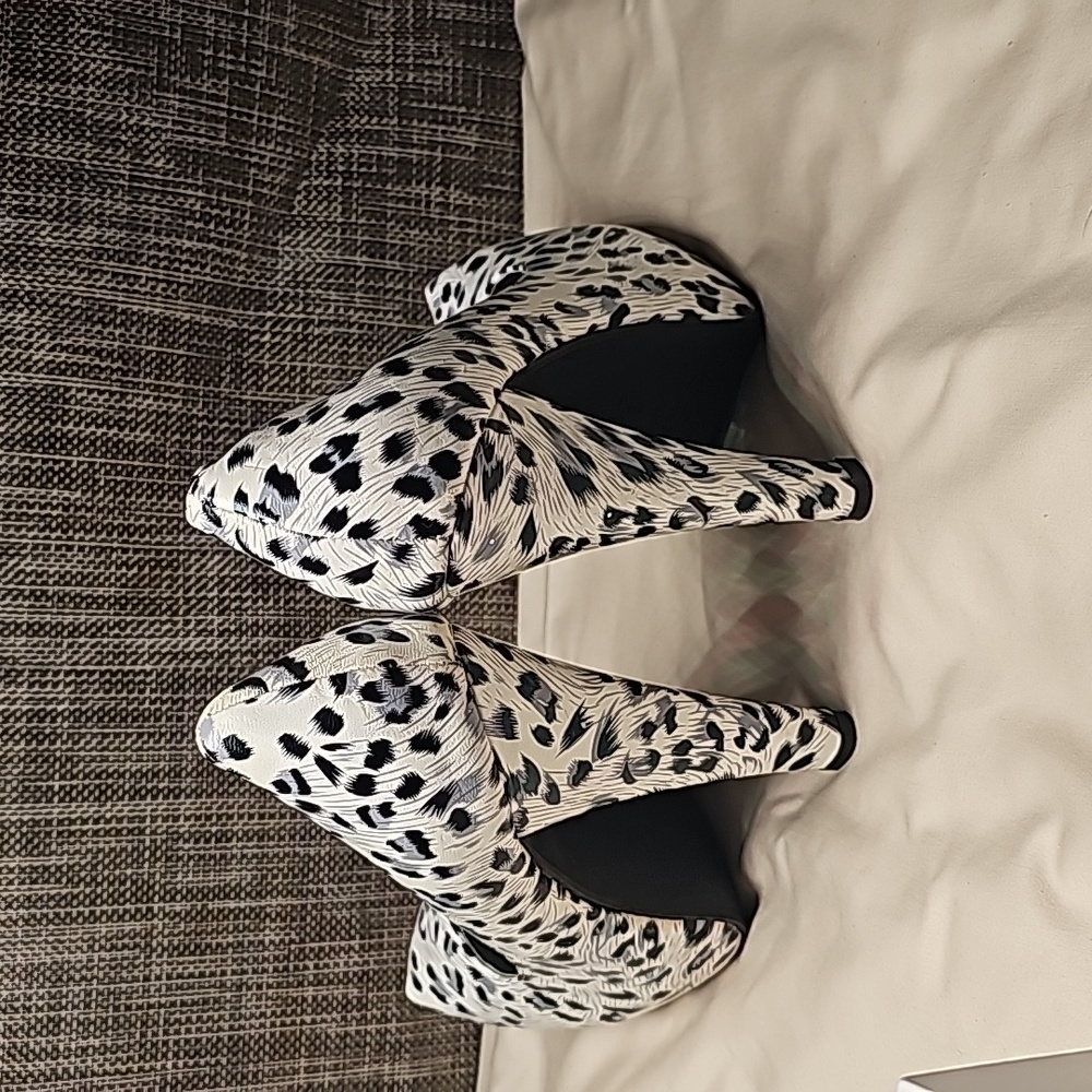 Leopard Print Platform Heels - Picture 7 of 7